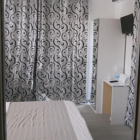 לינה וארוחת בוקר Summer *